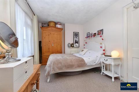 119 Cavalry Crescent, Eastbourne, BN20 8RL