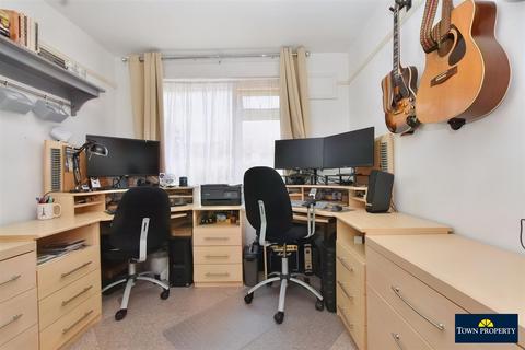 119 Cavalry Crescent, Eastbourne, BN20 8RL