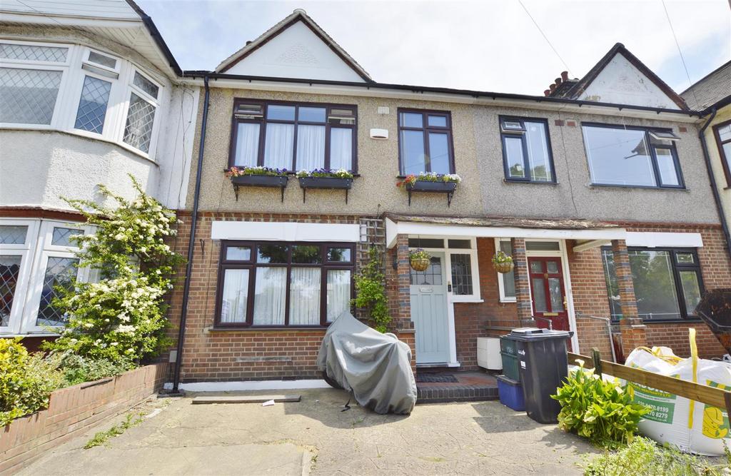 South Park Drive, Ilford, Essex, IG3 9AD 4 bed terraced house £2,800