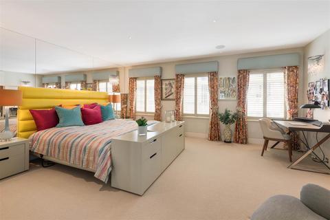 14 Eaton Mews South, London, SW1W 9HP