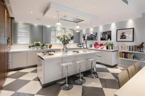 14 Eaton Mews South, London, SW1W 9HP
