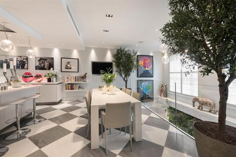 14 Eaton Mews South, London, SW1W 9HP