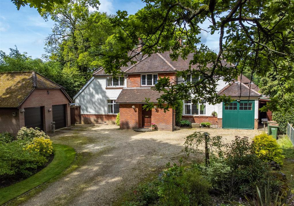 Lakewood Road, Hiltingbury, Chandler's Ford 4 bed detached house for