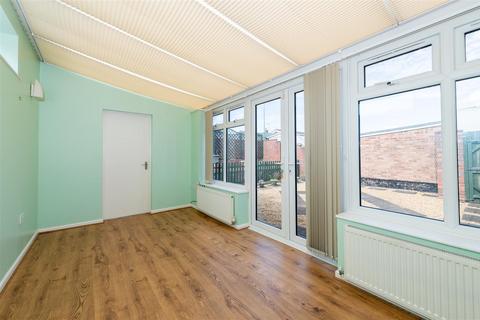 2 bedroom detached bungalow for sale, Highlow Avenue, Kidderminster