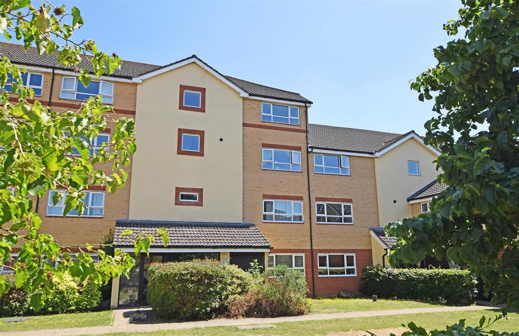 Chertsey Road, Feltham 1 bed flat £230,000