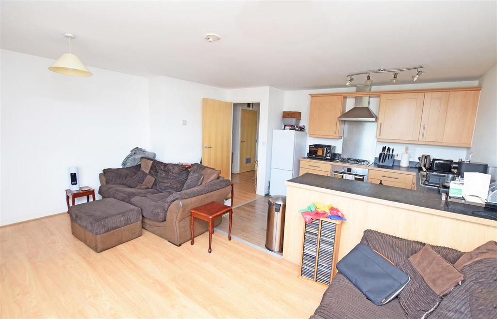 Chertsey Road, Feltham 1 bed flat £230,000
