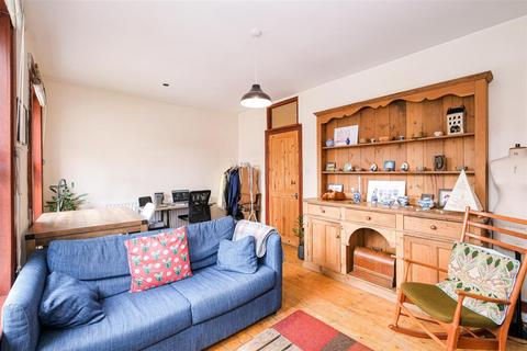 13 Winns Avenue, Walthamstow, London, E17 5HD