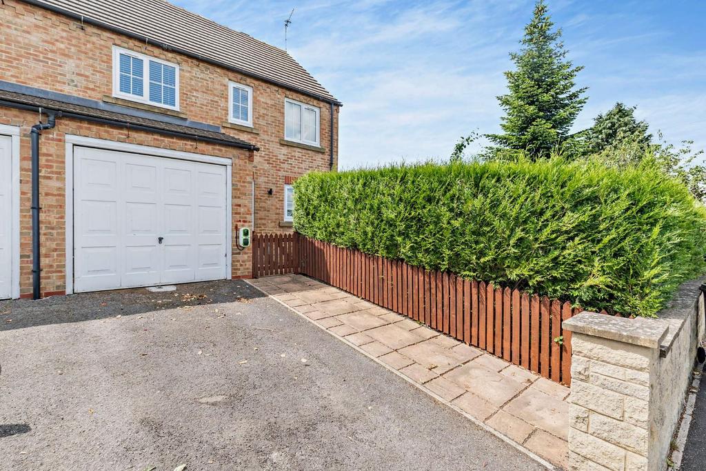 Hollins Lane, Hampsthwaite, HG3 2EG 4 bed end of terrace house for sale