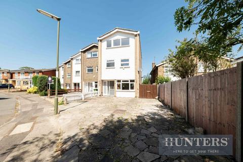 2 Badgers Copse, Worcester Park, KT4 7EZ