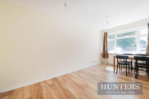 2 Badgers Copse, Worcester Park, KT4 7EZ
