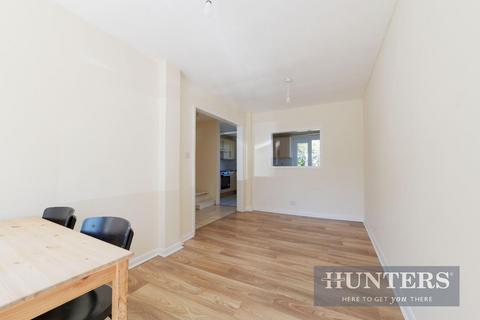 2 Badgers Copse, Worcester Park, KT4 7EZ