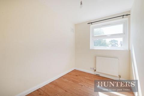 2 Badgers Copse, Worcester Park, KT4 7EZ
