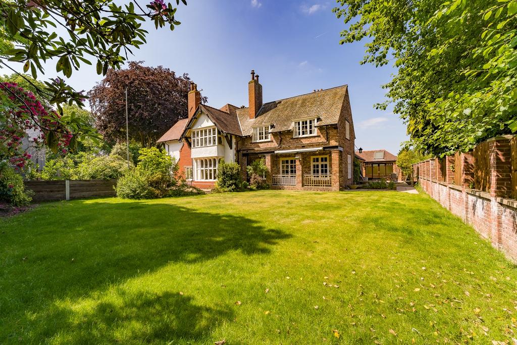 London Road, Appleton, Warrington, WA4 5 bed detached house for sale