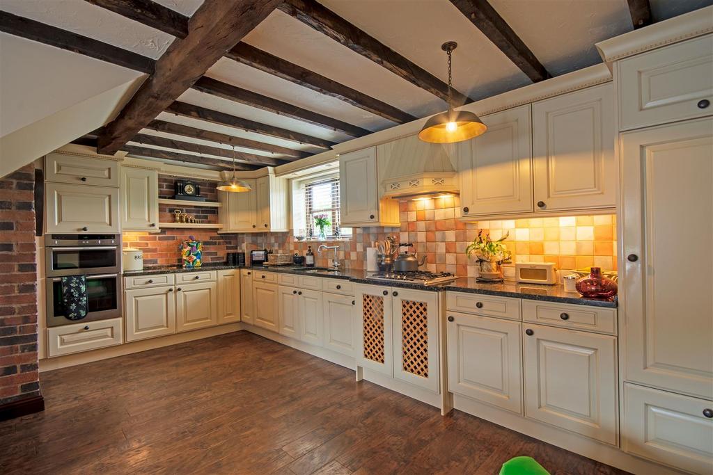 Mill Lane, Little Aston, Sutton Coldfield 2 bed barn conversion £550,000