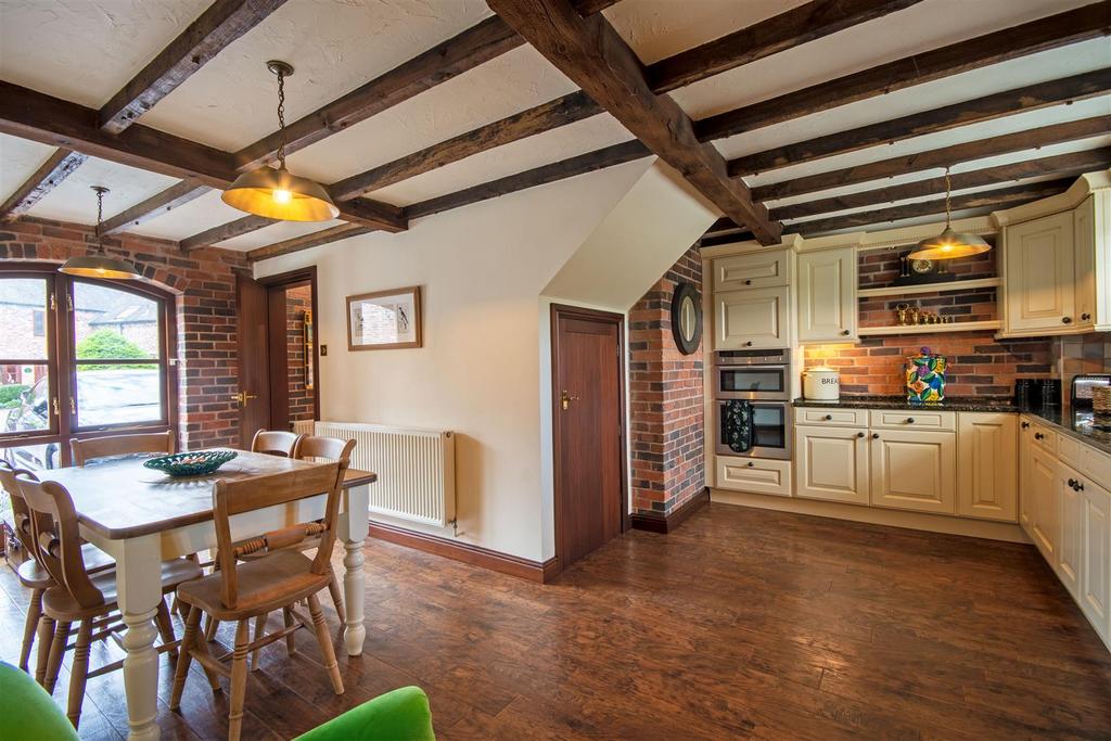 Mill Lane, Little Aston, Sutton Coldfield 2 bed barn conversion £550,000