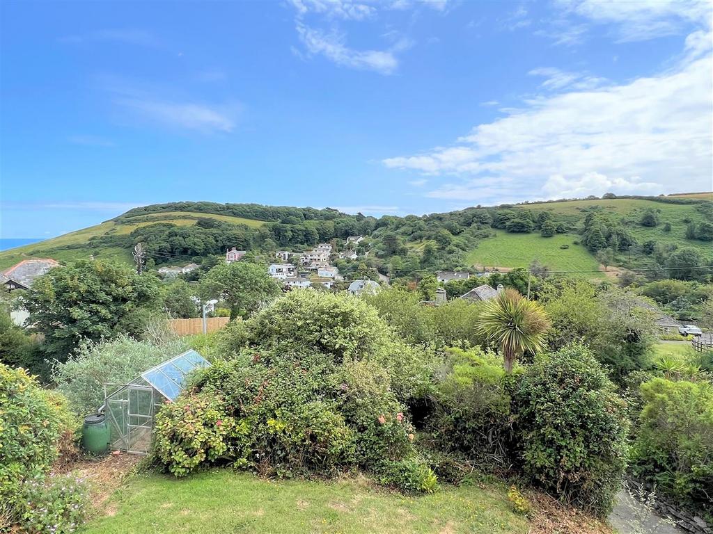 Chute Lane, Gorran Haven, St. Austell 5 bed detached house for sale £