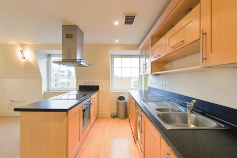 2 bedroom flat for sale, Station Approach, Epsom