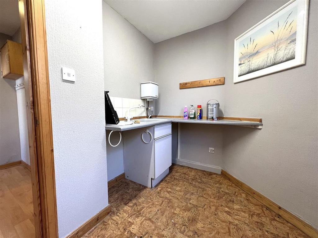 KITCHEN & STORE ROOM