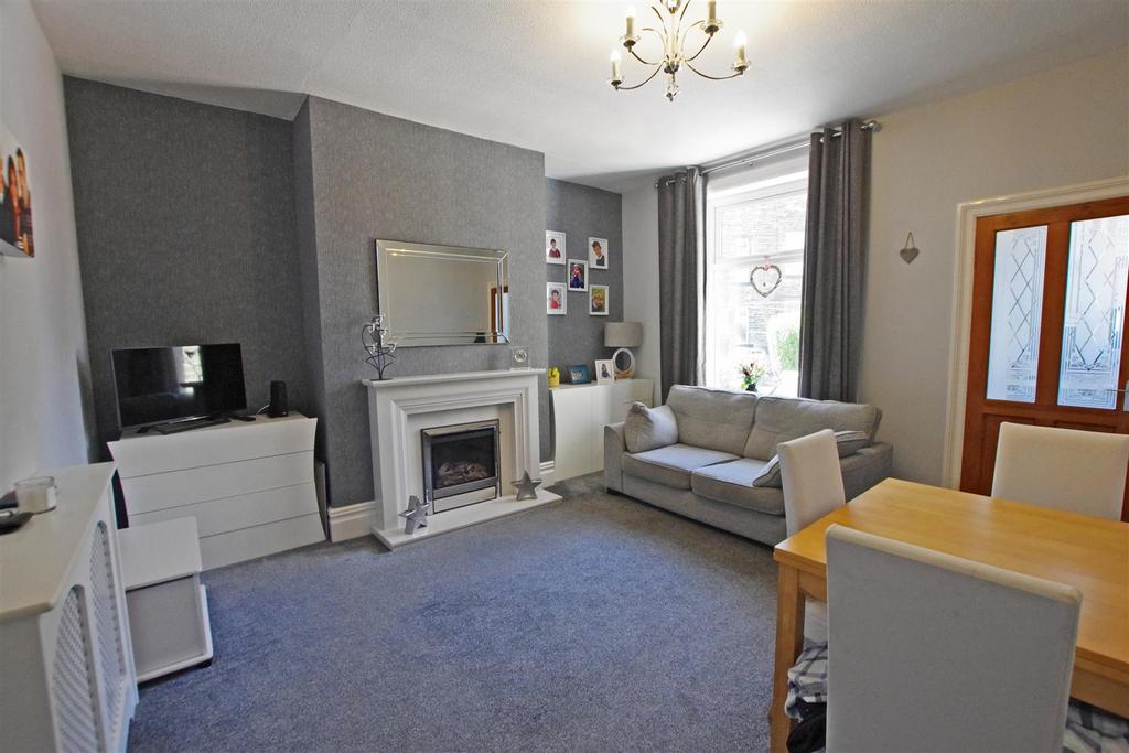 Huddersfield Road, Halifax 3 bed terraced house for sale £225,000