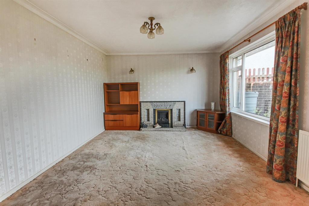 Millcroft, Brighton 3 bed detached bungalow £1,895 pcm (£437 pw)