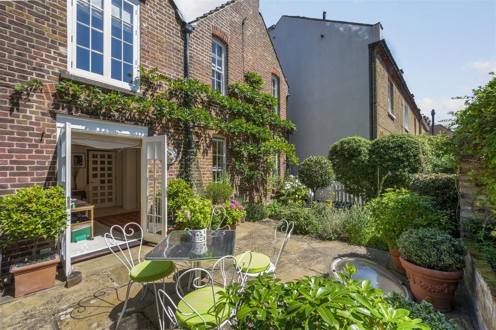 Crooked Billet, Wimbledon Village, SW19 4 bed detached house £2,250,000
