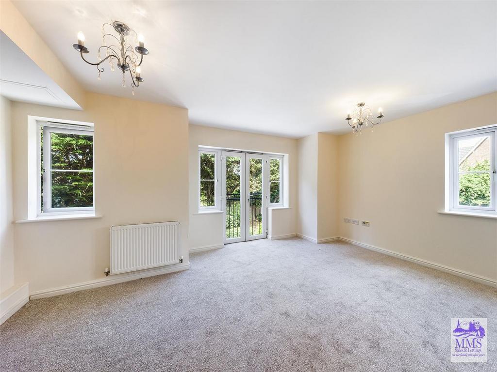 Searchlight Heights, Chattenden, Rochester 2 bed apartment for sale £
