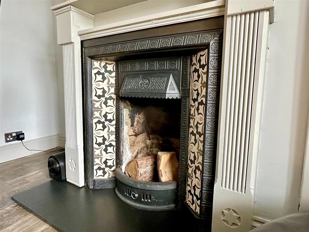 Fireplace/dining room