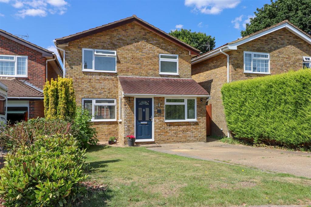 Amberley Road, Horsham 3 bed detached house for sale £485,000