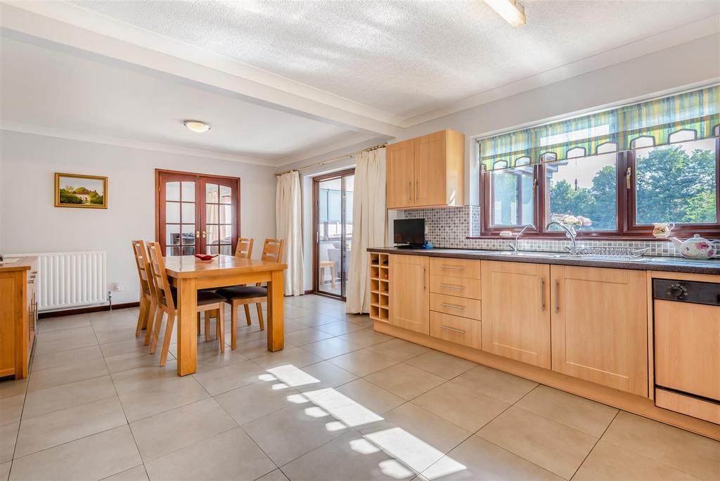 Kings Lodge Drive, Mansfield 5 bed detached house £500,000