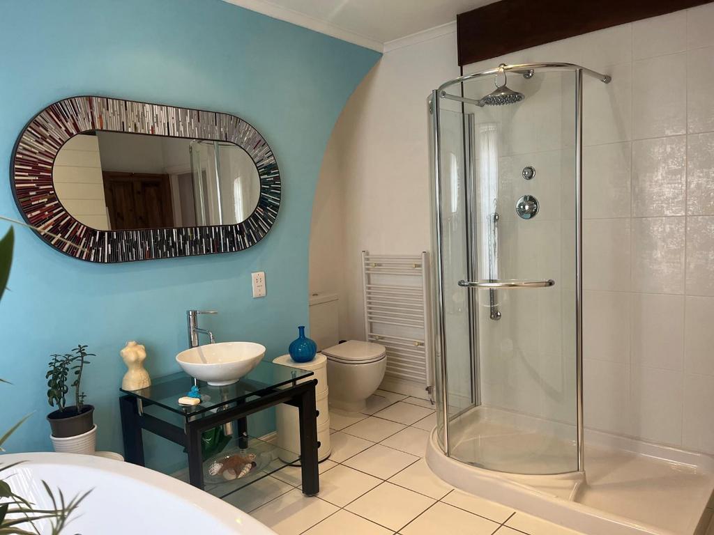 Bathroom 2.jpg