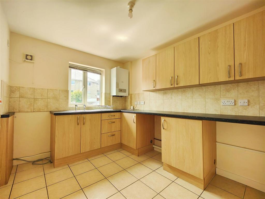 15 Winch Crescent, HAVERFORDWEST 3 bed semidetached house £750 pcm