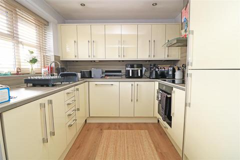 6 Tyssen Mead, Boreham, Chelmsford, CM3 3HX