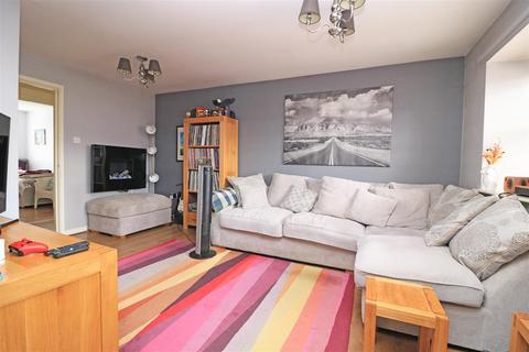 6 Tyssen Mead, Boreham, Chelmsford, CM3 3HX