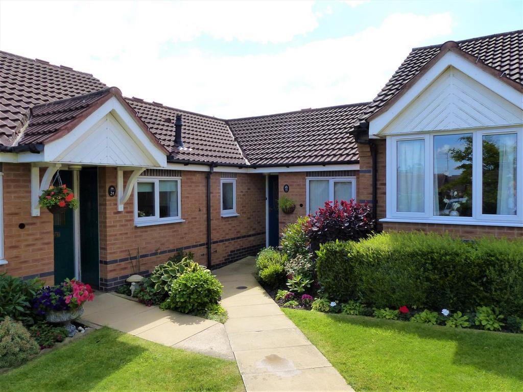 Crompton Court, Bilbrook, Wolverhampton 2 bed terraced bungalow £172,500