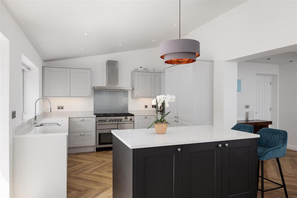 West Park Drive East, Leeds LS8 4 bed semidetached house for sale £