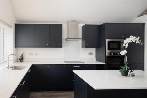 2 Barfield Crescent, Leeds, LS17 8RU