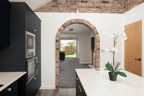 2 Barfield Crescent, Leeds, LS17 8RU