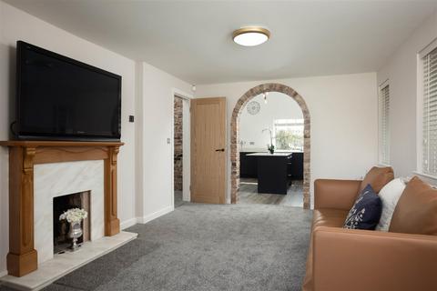 2 Barfield Crescent, Leeds, LS17 8RU