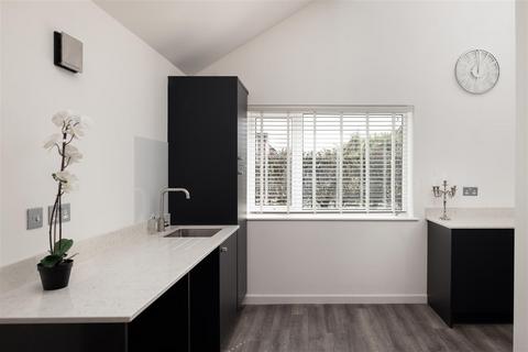 2 Barfield Crescent, Leeds, LS17 8RU