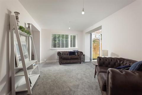 2 Barfield Crescent, Leeds, LS17 8RU