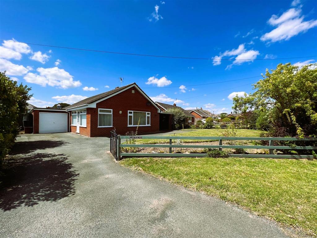 Lyneal, Nr Ellesmere. 2 bed bungalow for sale £299,000
