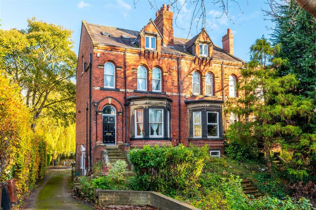 Harrogate Road, Leeds LS17 5 bed semidetached house for sale £550,000