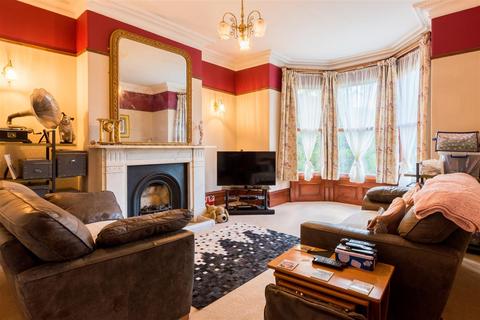 472 Harrogate Road, Leeds, LS17 6DN