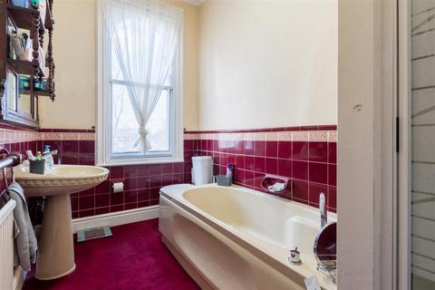 472 Harrogate Road, Leeds, LS17 6DN
