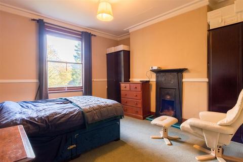 472 Harrogate Road, Leeds, LS17 6DN