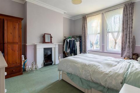 472 Harrogate Road, Leeds, LS17 6DN