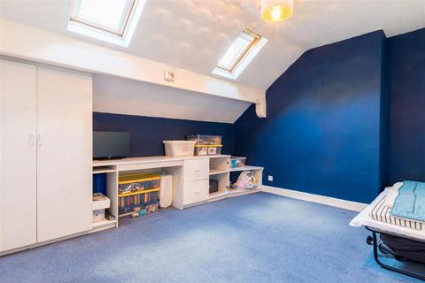 472 Harrogate Road, Leeds, LS17 6DN
