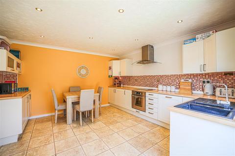 44 Northend, Hemel Hempstead, HP3 8TU