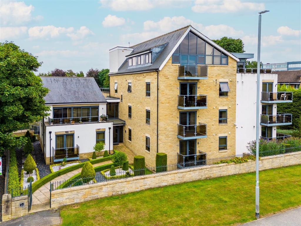 Harrogate Road, Leeds LS17 2 bed apartment for sale £250,000