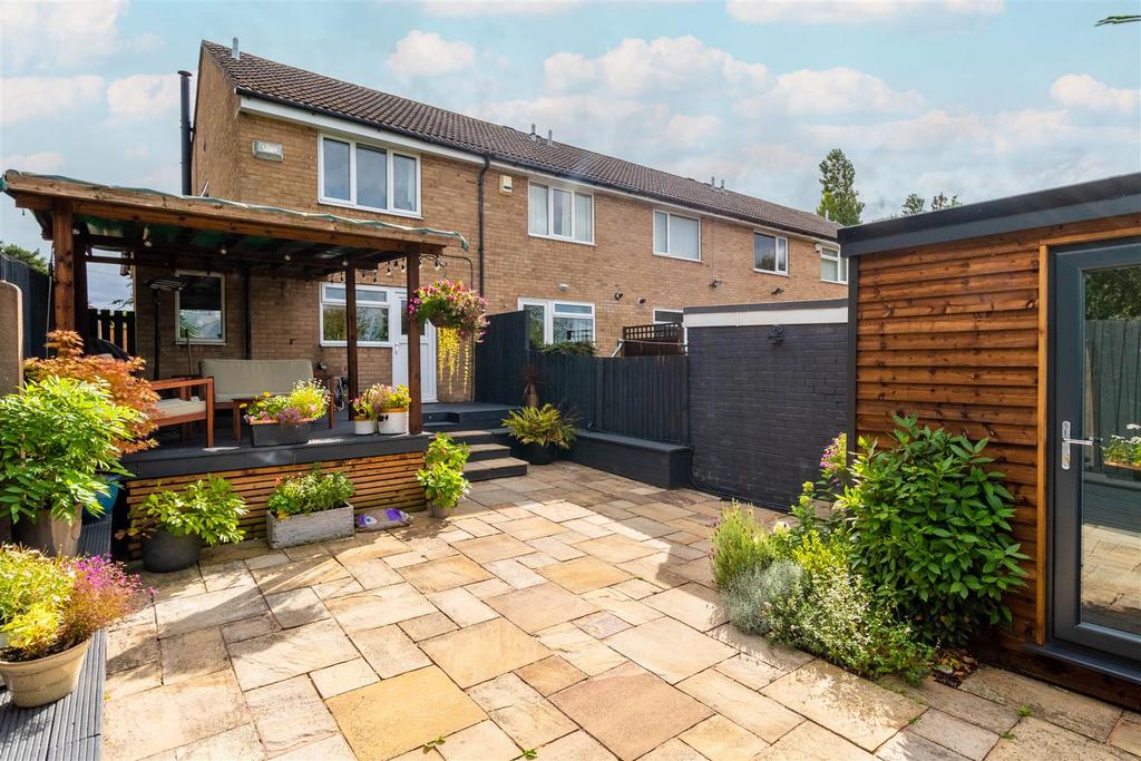Nursery Lane, Leeds LS17 2 bed semidetached house £285,000